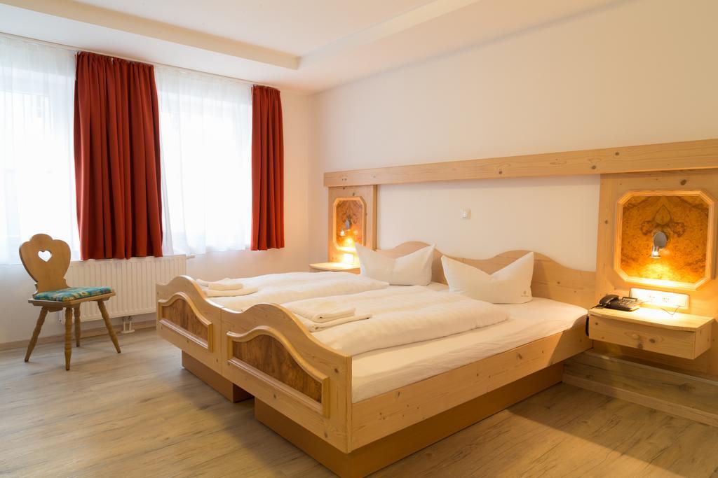 Hotel Krone Königsbrunn Chambre photo